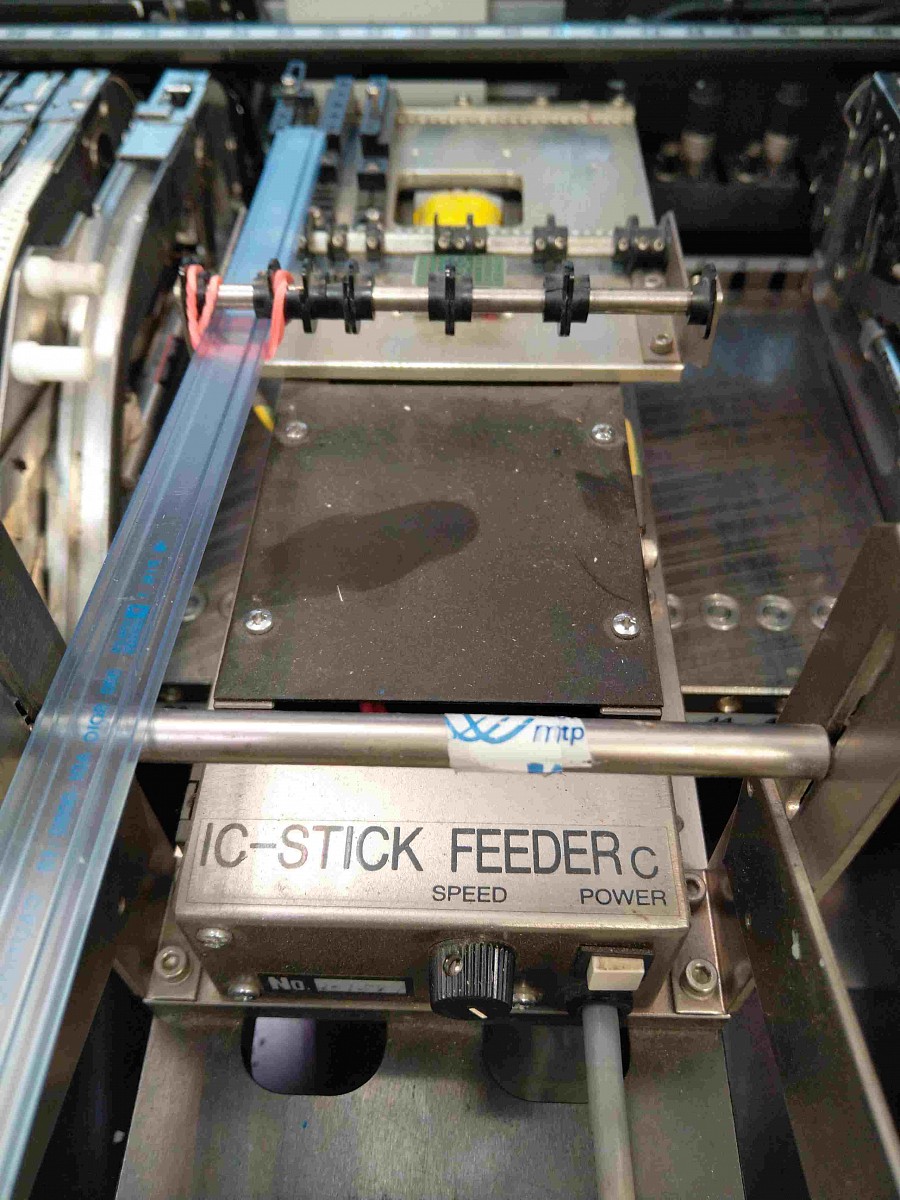 elektronicke-soucastky-v-podavacich-vybracni-podavac-trasak-3.jpg